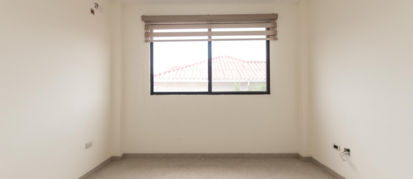 Casa de 4 habitaciones en venta urbanización Portal al Sol, vía a la Costa GeoBienes - Casa de 4 habitaciones en venta urbanización Portal al Sol, vía a la Costa - Plusvalia Guayaquil Casas de venta y alquiler Inmobiliaria Ecuador