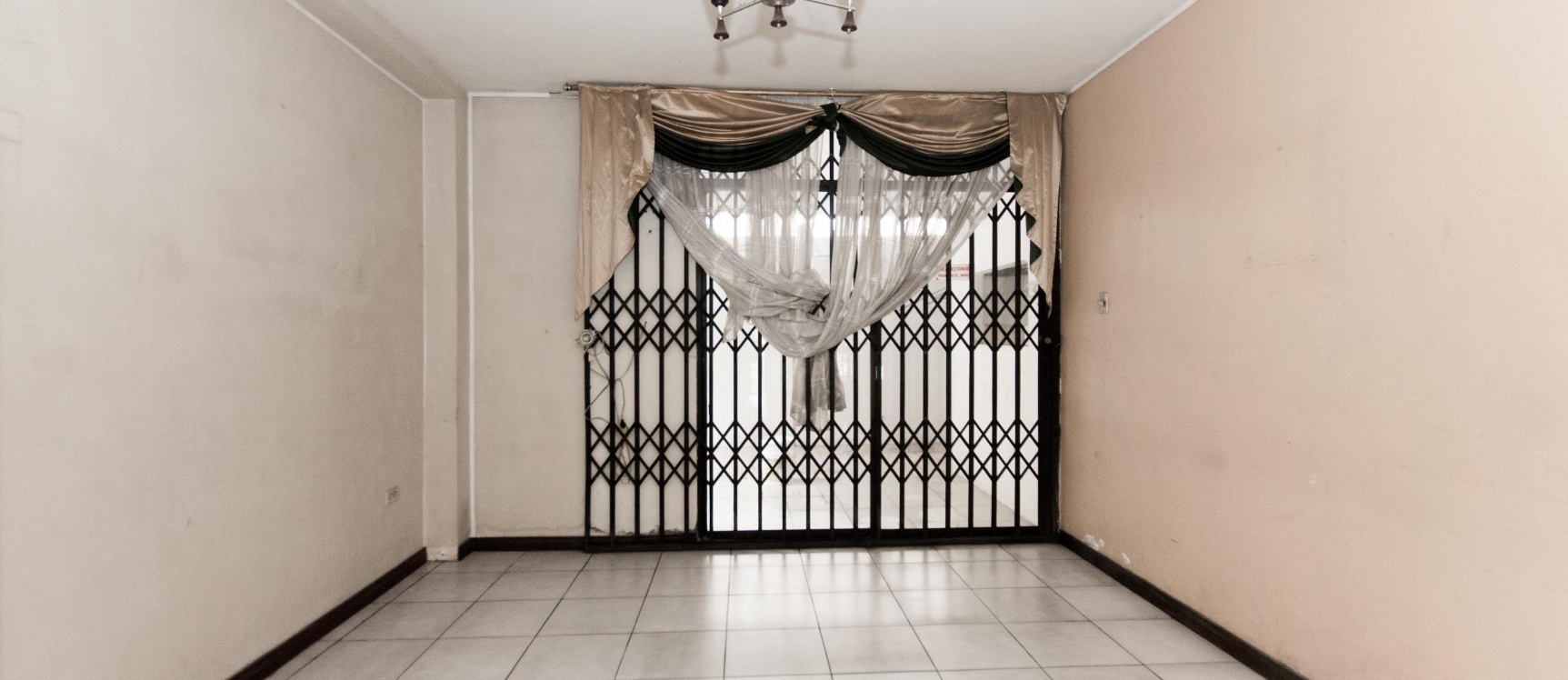 Casa de dos plantas en venta en La Garzota GeoBienes - Casa de dos plantas en venta en La Garzota - Plusvalia Guayaquil Casas de venta y alquiler Inmobiliaria Ecuador