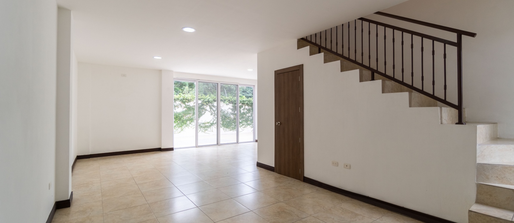 GeoBienes - Casa de dos plantas en venta en Urbanización Villas del Bosque, vía a la Costa - Plusvalia Guayaquil Casas de venta y alquiler Inmobiliaria Ecuador