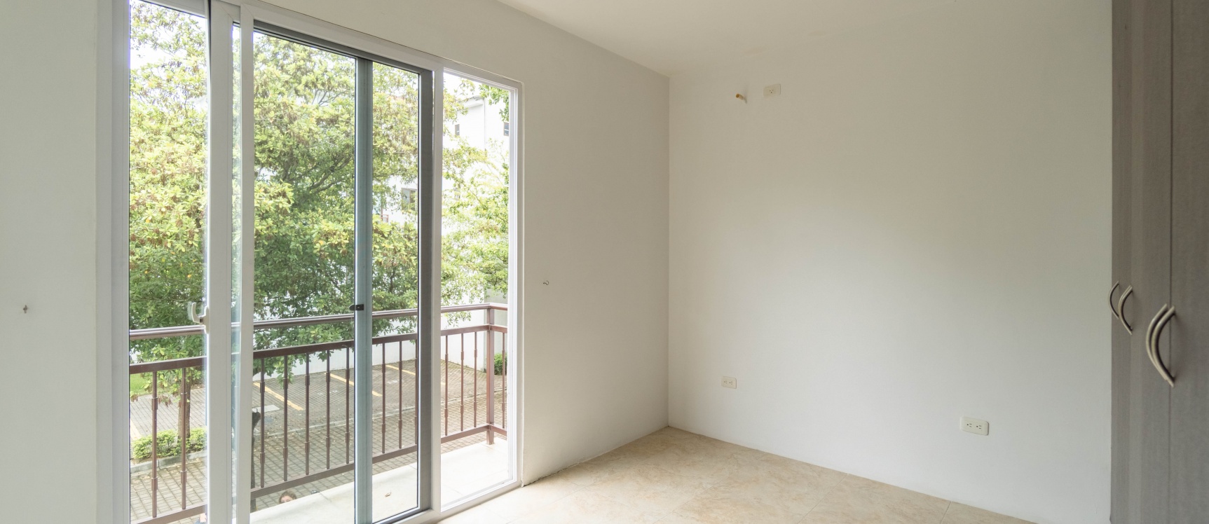 GeoBienes - Casa de dos plantas en venta en Urbanización Villas del Bosque, vía a la Costa - Plusvalia Guayaquil Casas de venta y alquiler Inmobiliaria Ecuador