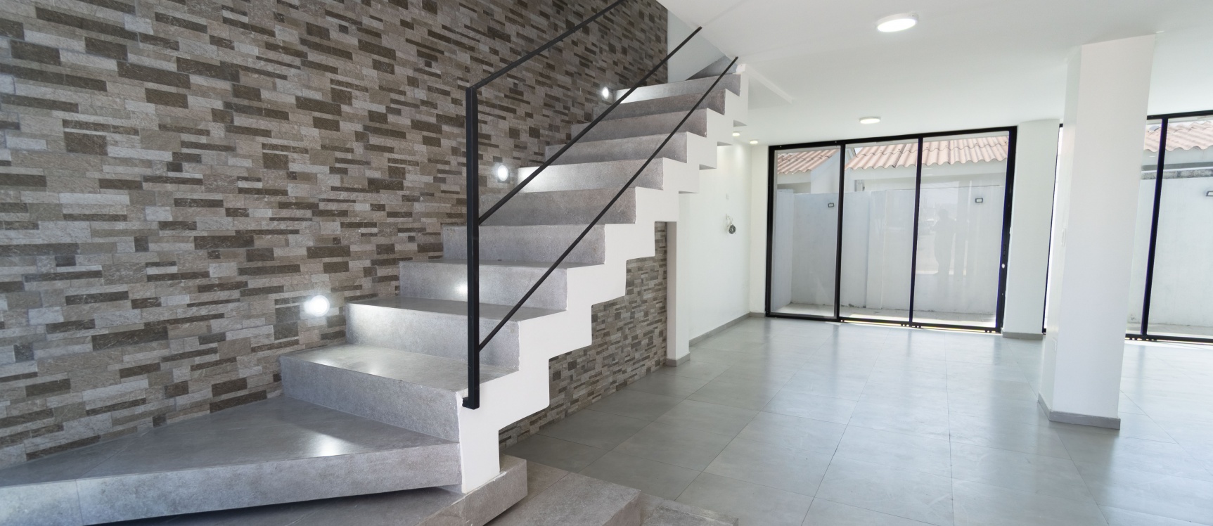 Casa de estreno en venta en Urbanización San Antonio, vía Samborondón GeoBienes - Casa de estreno en venta en Urbanización San Antonio, vía Samborondón - Plusvalia Guayaquil Casas de venta y alquiler Inmobiliaria Ecuador