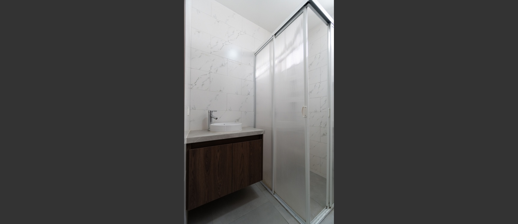 Casa de estreno en venta en Urbanización San Antonio, vía Samborondón GeoBienes - Casa de estreno en venta en Urbanización San Antonio, vía Samborondón - Plusvalia Guayaquil Casas de venta y alquiler Inmobiliaria Ecuador