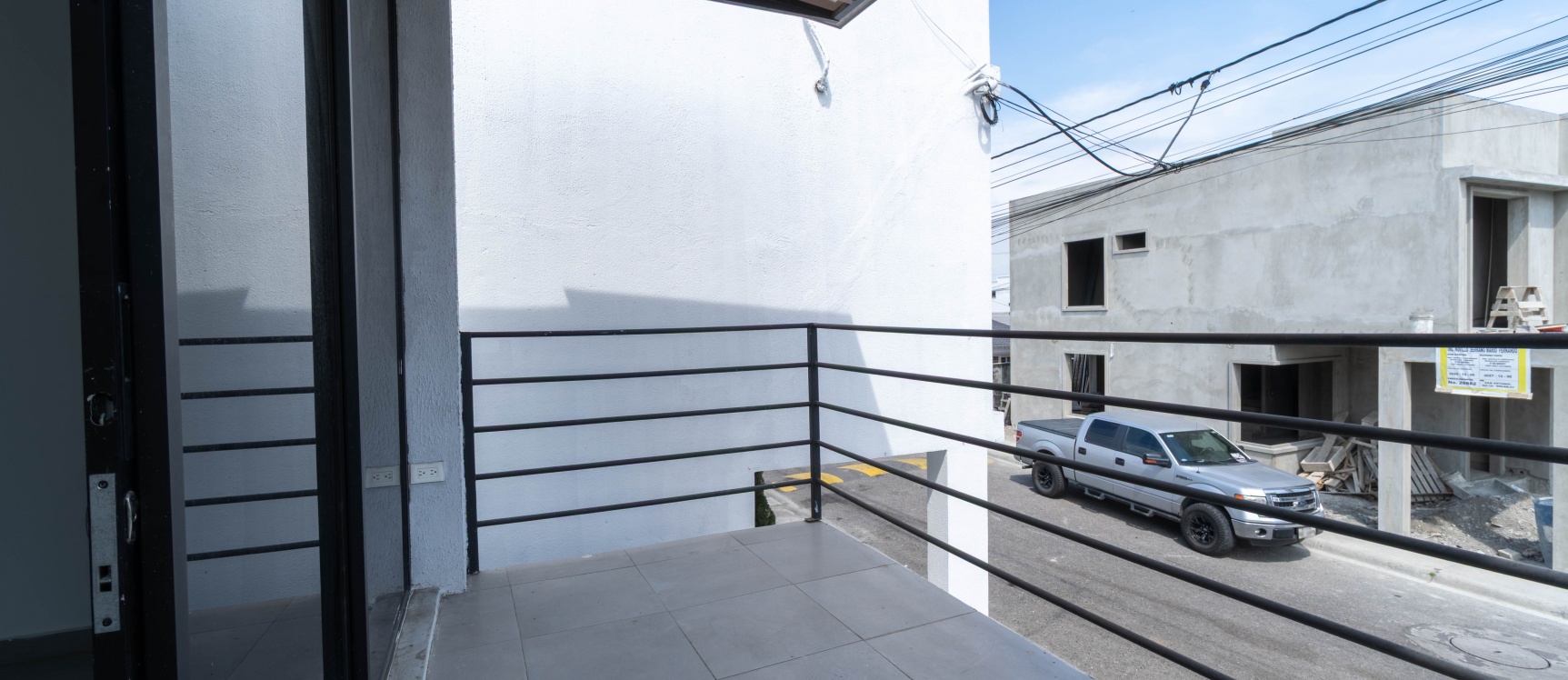 Casa de estreno en venta en Urbanización San Antonio, vía Samborondón GeoBienes - Casa de estreno en venta en Urbanización San Antonio, vía Samborondón - Plusvalia Guayaquil Casas de venta y alquiler Inmobiliaria Ecuador