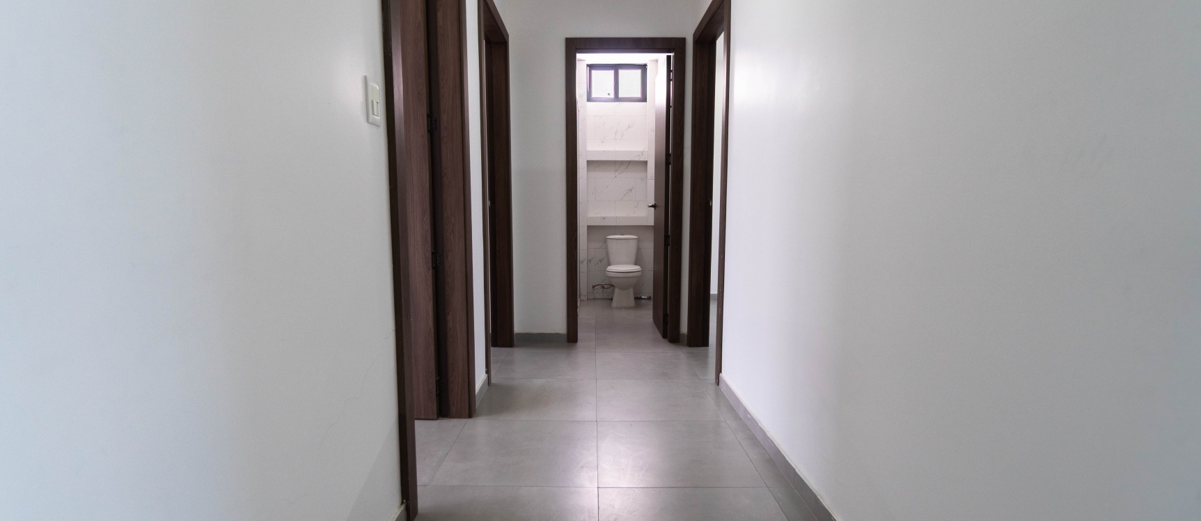 Casa de estreno en venta en Urbanización San Antonio, vía Samborondón GeoBienes - Casa de estreno en venta en Urbanización San Antonio, vía Samborondón - Plusvalia Guayaquil Casas de venta y alquiler Inmobiliaria Ecuador