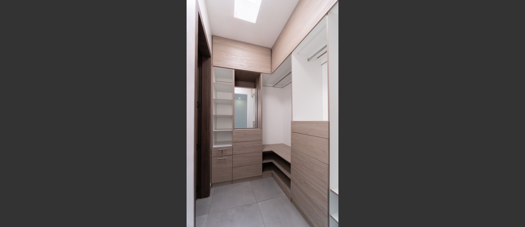 Casa de estreno en venta en Urbanización San Antonio, vía Samborondón GeoBienes - Casa de estreno en venta en Urbanización San Antonio, vía Samborondón - Plusvalia Guayaquil Casas de venta y alquiler Inmobiliaria Ecuador