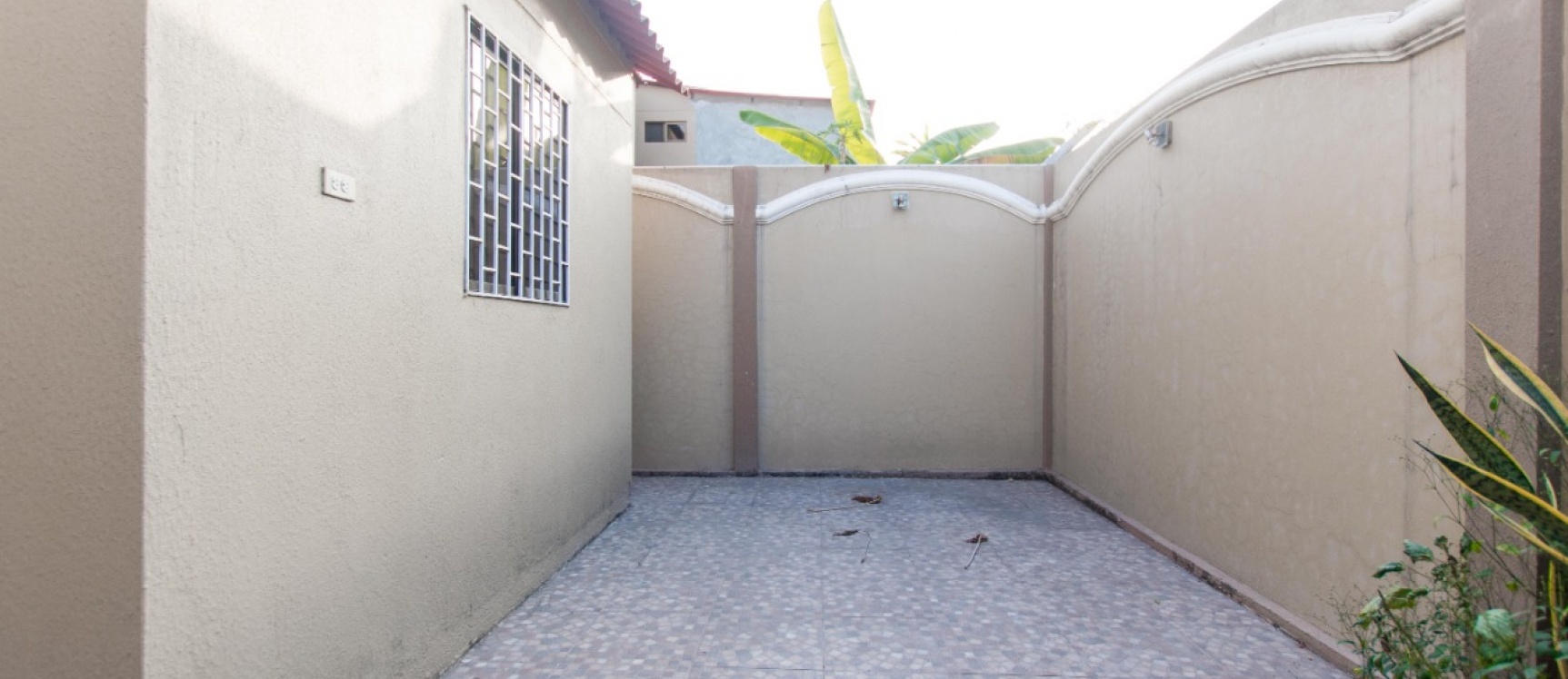 Casa de tres dormitorios en venta ubicada en la Urbanización La Joya GeoBienes - Casa de tres dormitorios en venta ubicada en la Urbanización La Joya - Plusvalia Guayaquil Casas de venta y alquiler Inmobiliaria Ecuador