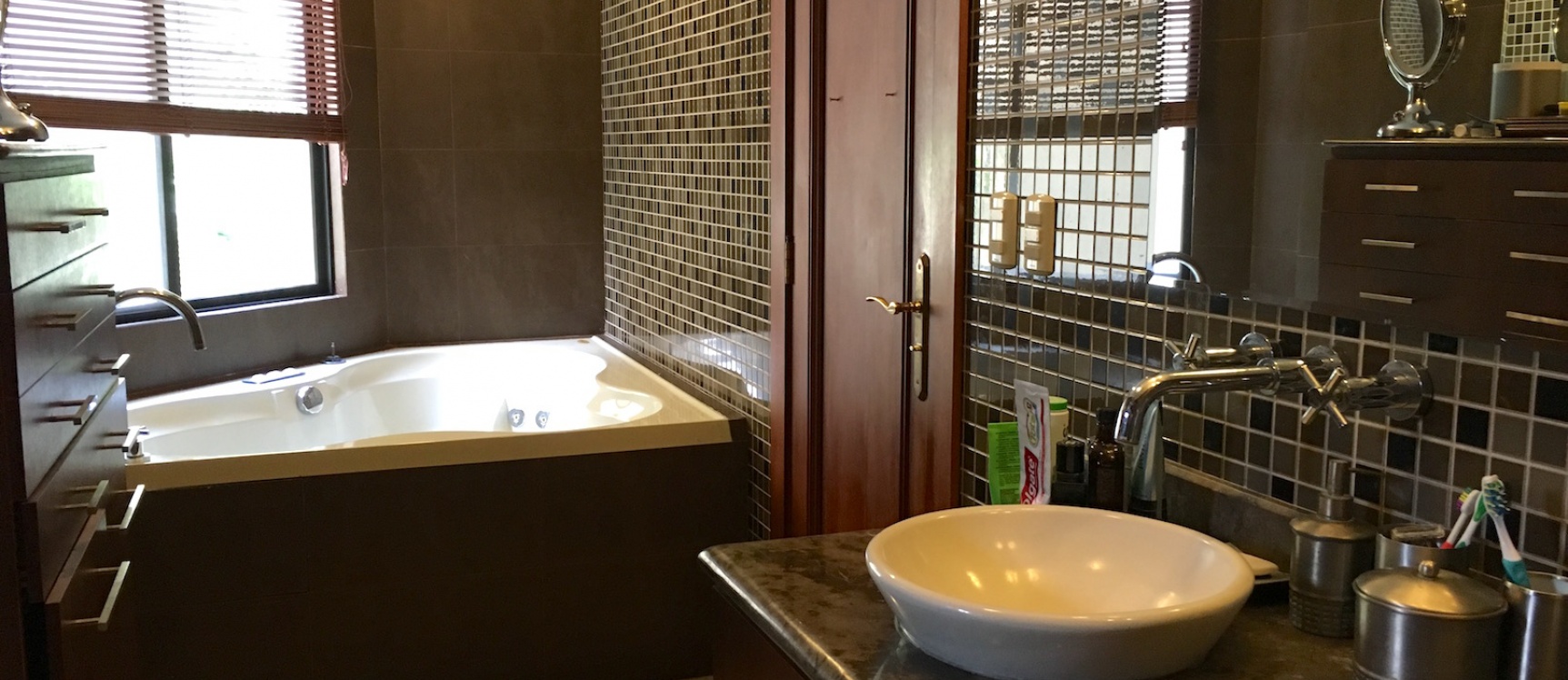 Casa de venta en Samborondón. Km. 5.5 oportunidad GeoBienes - Casa de venta en el Km 5.5 vía Samborondón. Exclusiva Urbanización - Plusvalia Guayaquil Casas de venta y alquiler Inmobiliaria Ecuador