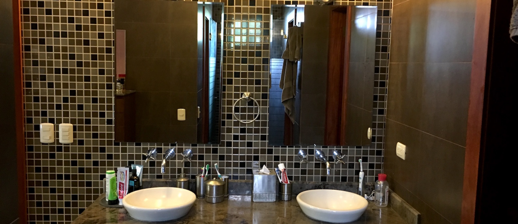 Casa de venta en Samborondón. Km. 5.5 oportunidad GeoBienes - Casa de venta en el Km 5.5 vía Samborondón. Exclusiva Urbanización - Plusvalia Guayaquil Casas de venta y alquiler Inmobiliaria Ecuador