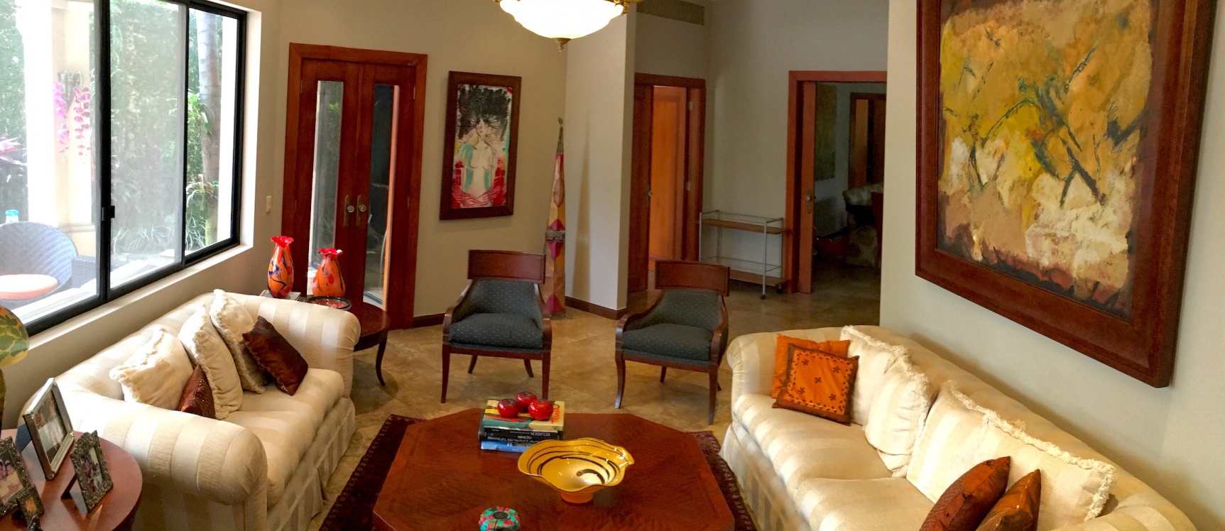 Casa de venta en Samborondón. Km. 5.5 oportunidad GeoBienes - Casa de venta en el Km 5.5 vía Samborondón. Exclusiva Urbanización - Plusvalia Guayaquil Casas de venta y alquiler Inmobiliaria Ecuador