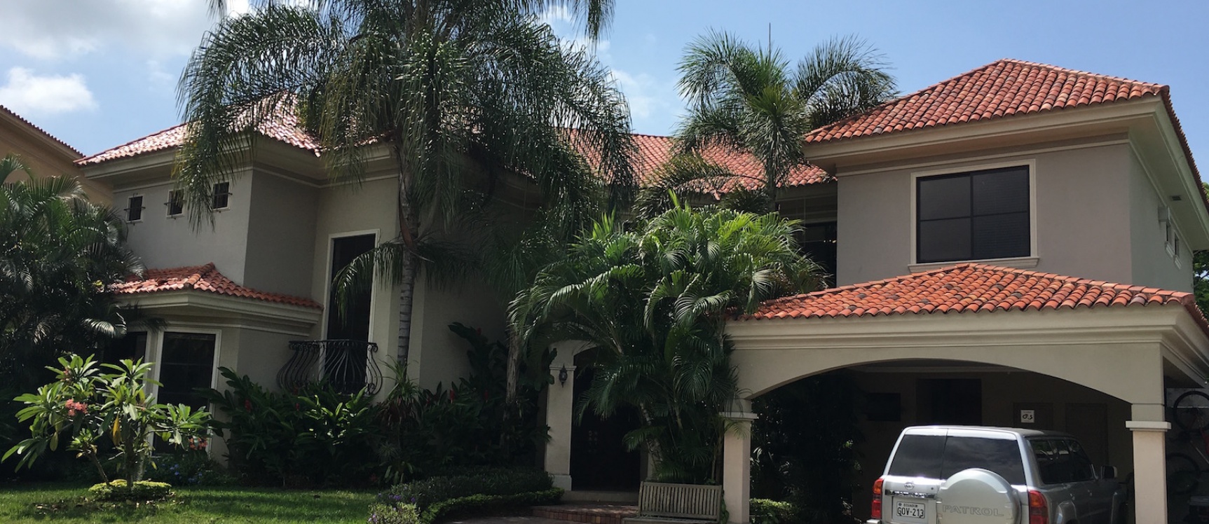 Casa de venta en Samborondón. Km. 5.5 oportunidad GeoBienes - Casa de venta en el Km 5.5 vía Samborondón. Exclusiva Urbanización - Plusvalia Guayaquil Casas de venta y alquiler Inmobiliaria Ecuador