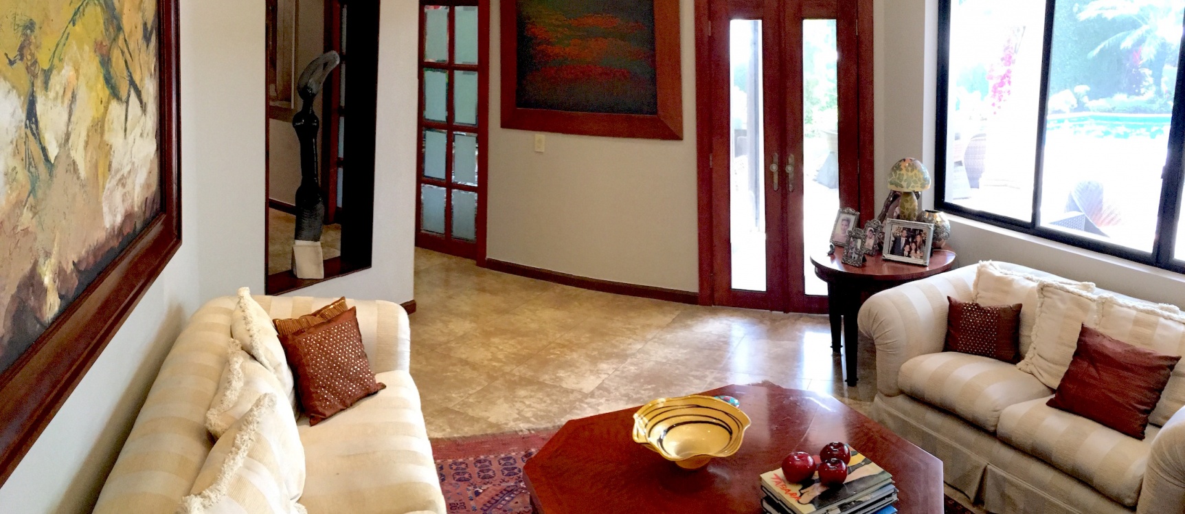 Casa de venta en Samborondón. Km. 5.5 oportunidad GeoBienes - Casa de venta en el Km 5.5 vía Samborondón. Exclusiva Urbanización - Plusvalia Guayaquil Casas de venta y alquiler Inmobiliaria Ecuador