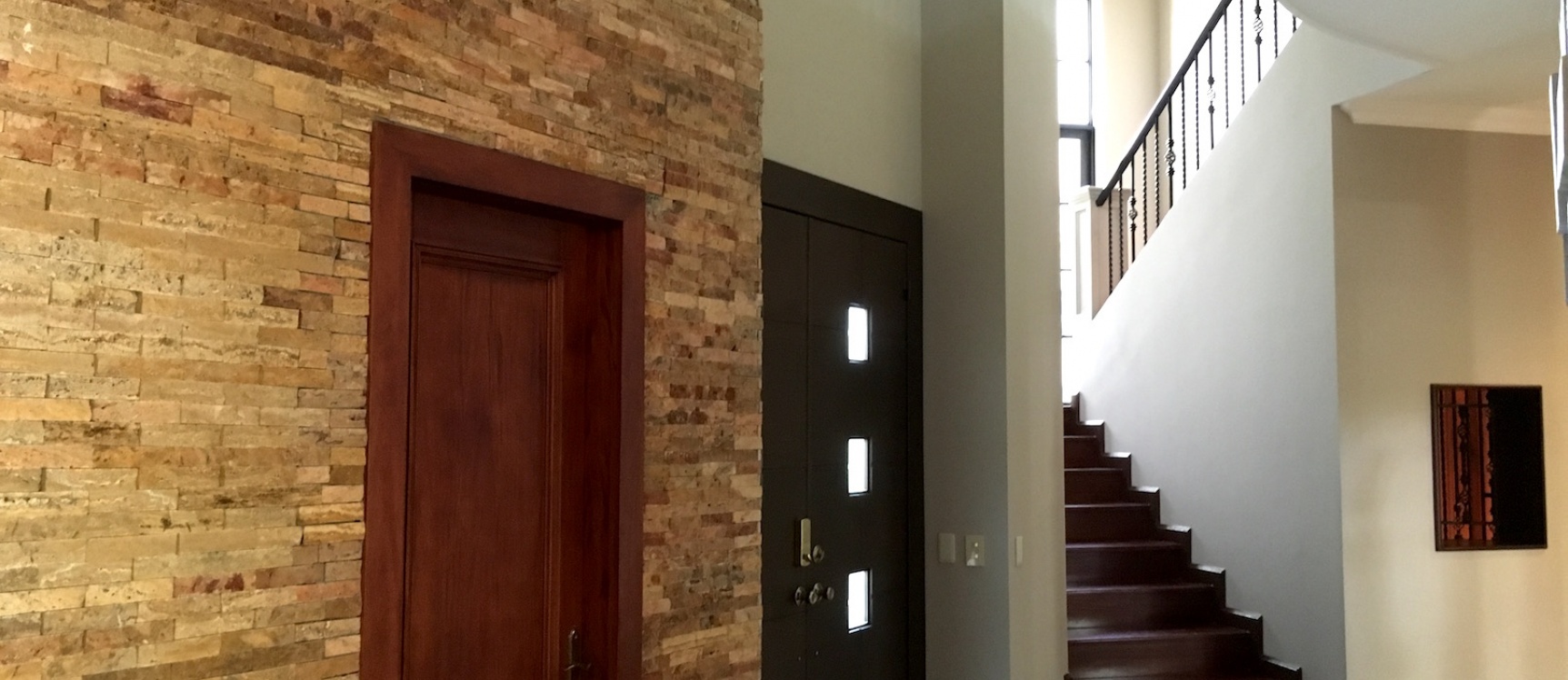 Casa de venta en Samborondón. Km. 5.5 oportunidad GeoBienes - Casa de venta en el Km 5.5 vía Samborondón. Exclusiva Urbanización - Plusvalia Guayaquil Casas de venta y alquiler Inmobiliaria Ecuador