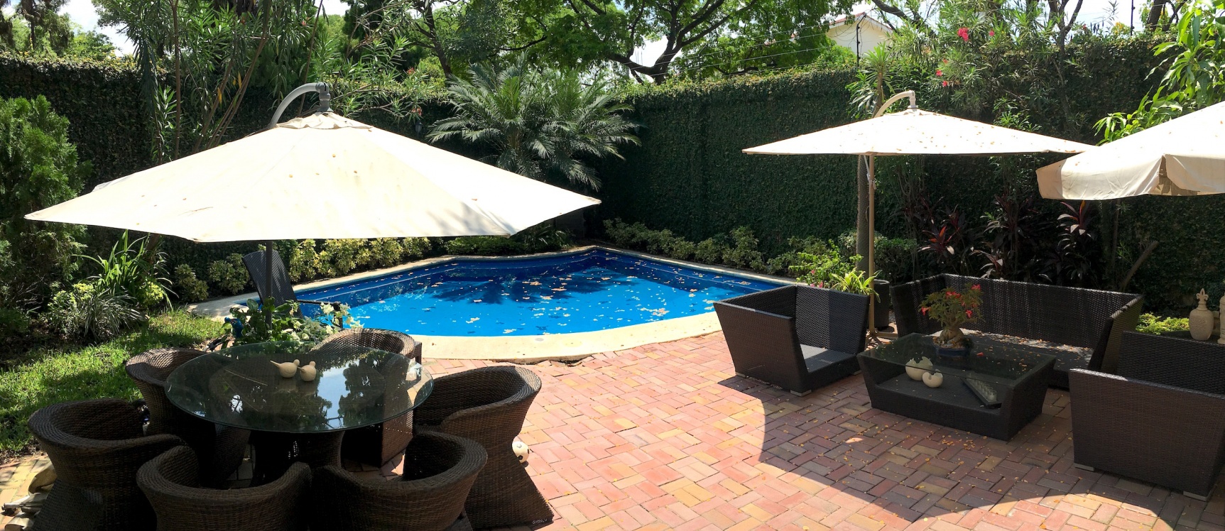 Casa de venta en Samborondón. Km. 5.5 oportunidad GeoBienes - Casa de venta en el Km 5.5 vía Samborondón. Exclusiva Urbanización - Plusvalia Guayaquil Casas de venta y alquiler Inmobiliaria Ecuador