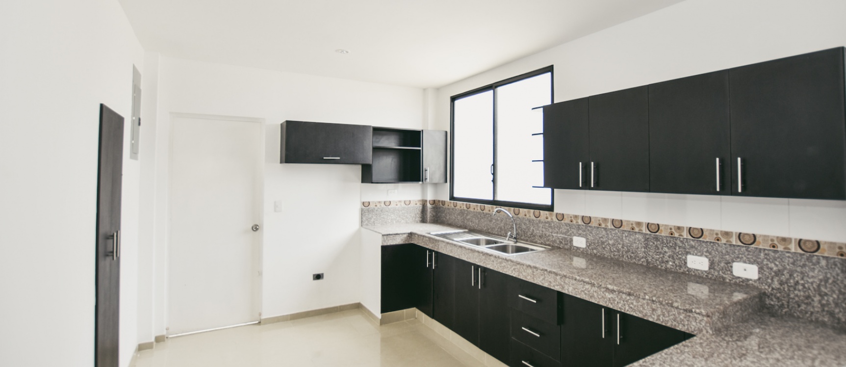 Casa en alquiler en la Urbanización Napoli, Vía Samborondón GeoBienes - Casa en alquiler en la Urbanización Napoli, Vía Samborondón - Plusvalia Guayaquil Casas de venta y alquiler Inmobiliaria Ecuador
