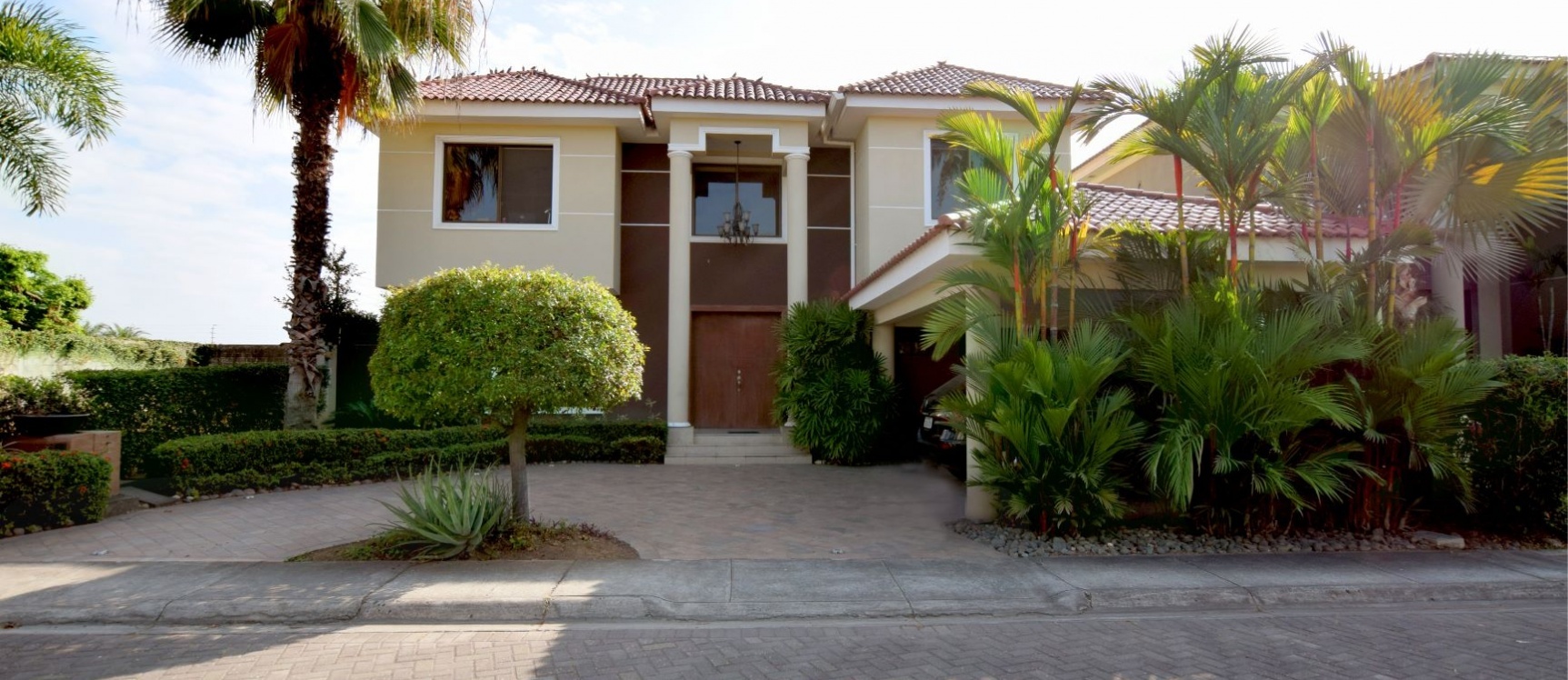 Casa en alquiler en Laguna del Sol, Vía Samborondón GeoBienes - Casa en alquiler en Laguna del Sol, Vía Samborondón - Plusvalia Guayaquil Casas de venta y alquiler Inmobiliaria Ecuador