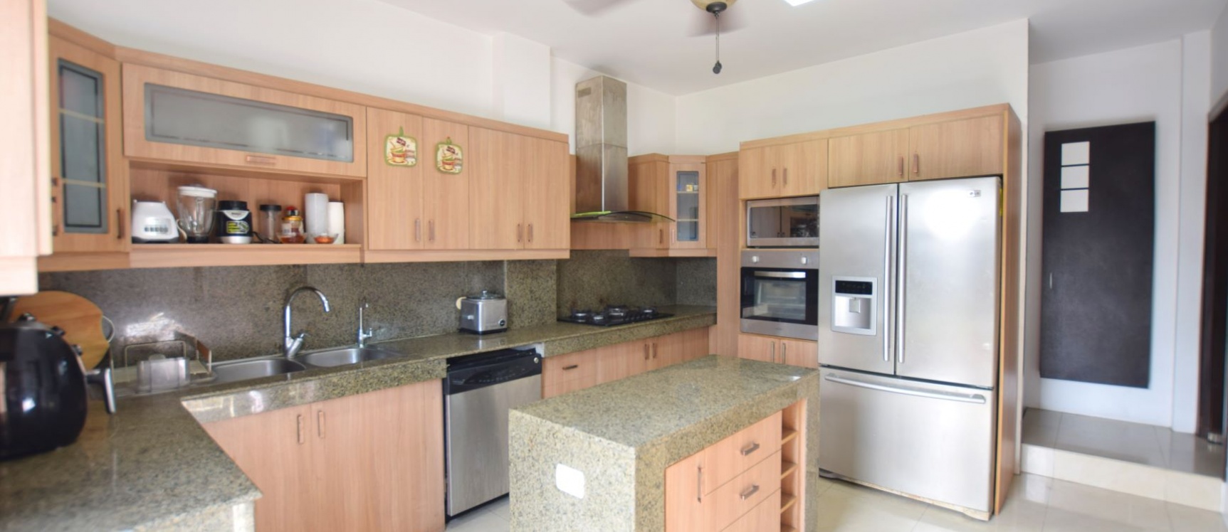 Casa en alquiler en Laguna del Sol, Vía Samborondón GeoBienes - Casa en alquiler en Laguna del Sol, Vía Samborondón - Plusvalia Guayaquil Casas de venta y alquiler Inmobiliaria Ecuador