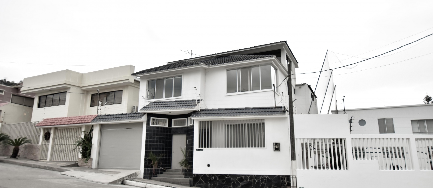 Casa en Alquiler en los Ceibos - Urbanización los Senderos GeoBienes - Casa en Alquiler en los Ceibos - Urbanización los Senderos - Plusvalia Guayaquil Casas de venta y alquiler Inmobiliaria Ecuador