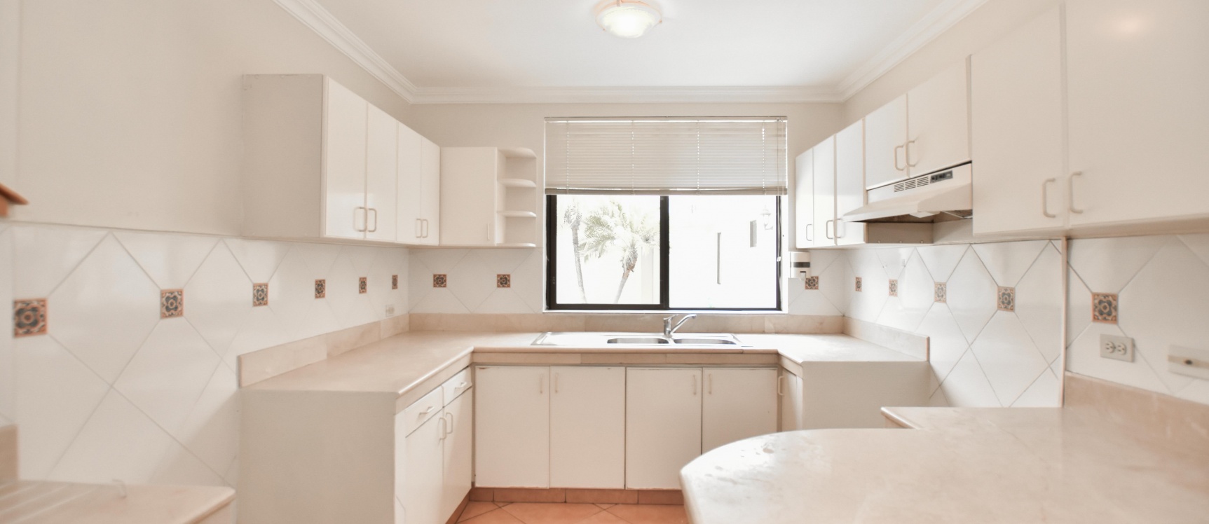 Casa en alquiler en Urb. Camino del Río, Vía Samborondón km3 GeoBienes - Casa en alquiler en Urb. Camino del Río, Vía Samborondón km3 - Plusvalia Guayaquil Casas de venta y alquiler Inmobiliaria Ecuador