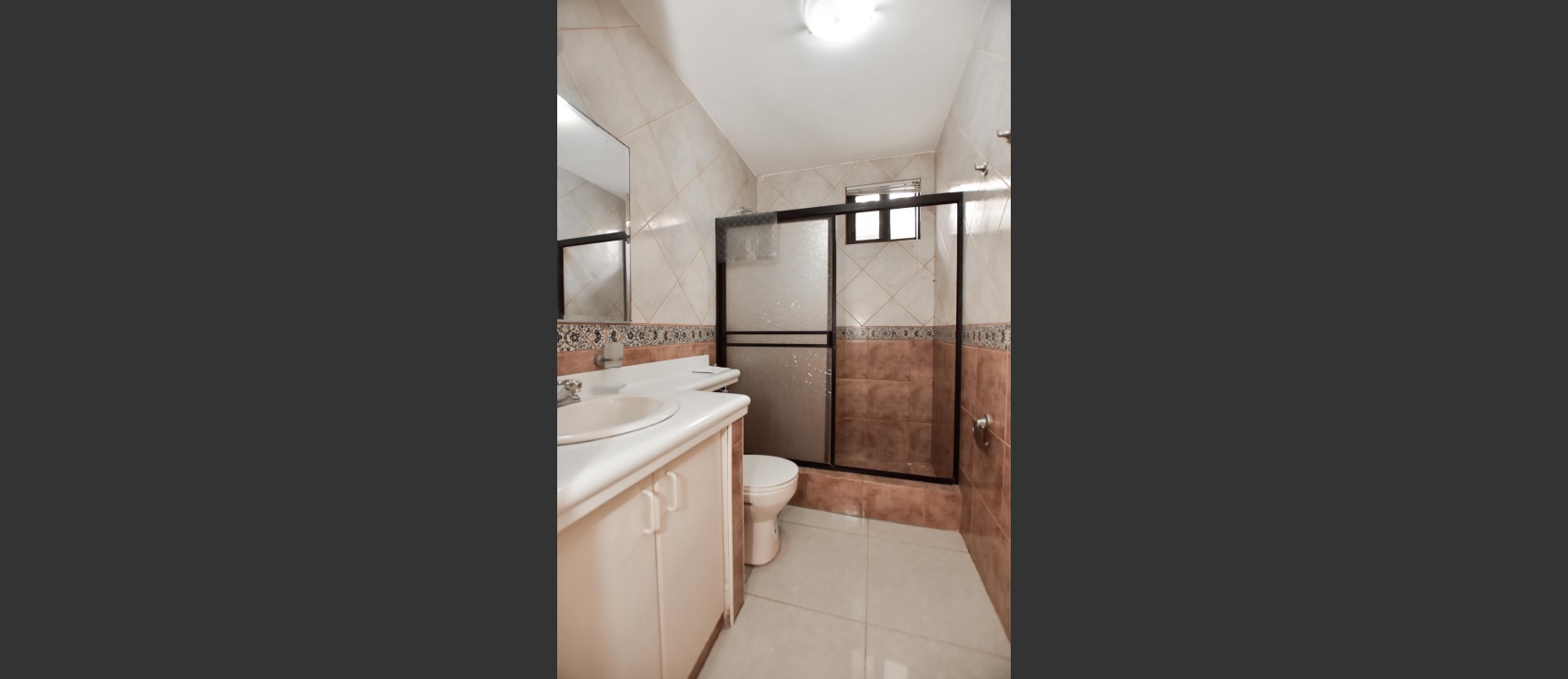 Casa en alquiler en Urb. Camino del Río, Vía Samborondón km3 GeoBienes - Casa en alquiler en Urb. Camino del Río, Vía Samborondón km3 - Plusvalia Guayaquil Casas de venta y alquiler Inmobiliaria Ecuador