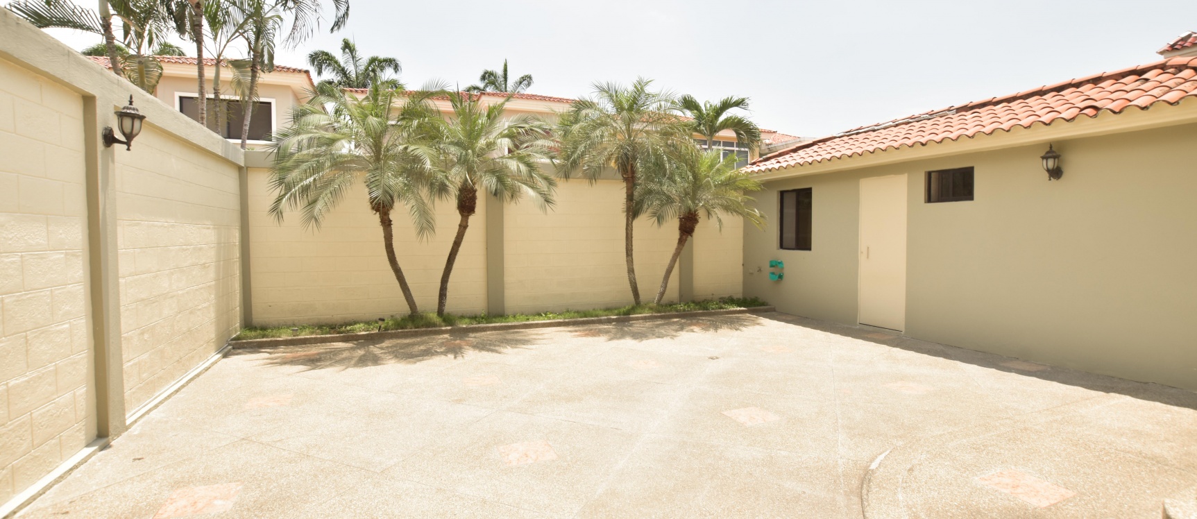 Casa en alquiler en Urb. Camino del Río, Vía Samborondón km3 GeoBienes - Casa en alquiler en Urb. Camino del Río, Vía Samborondón km3 - Plusvalia Guayaquil Casas de venta y alquiler Inmobiliaria Ecuador