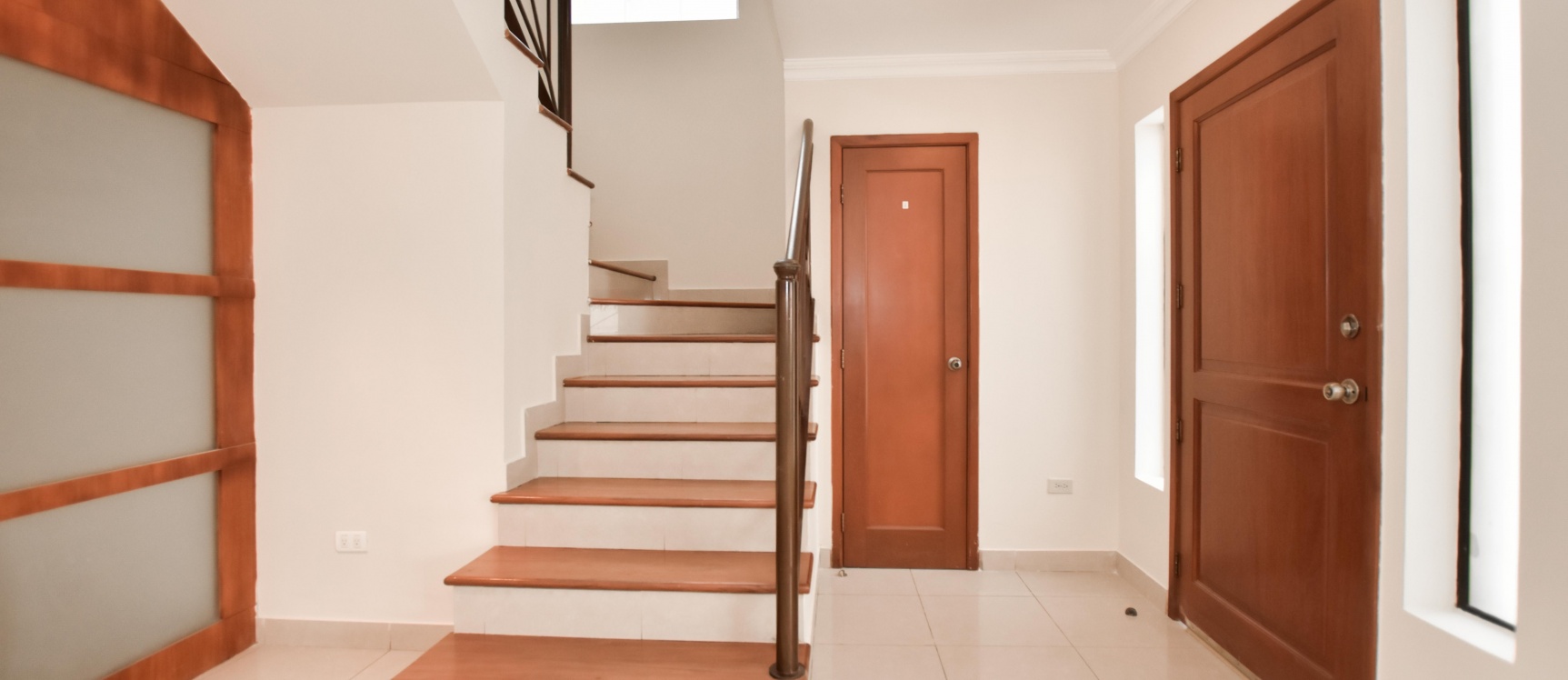 Casa en alquiler en Urb. Camino del Río, Vía Samborondón km3 GeoBienes - Casa en alquiler en Urb. Camino del Río, Vía Samborondón km3 - Plusvalia Guayaquil Casas de venta y alquiler Inmobiliaria Ecuador
