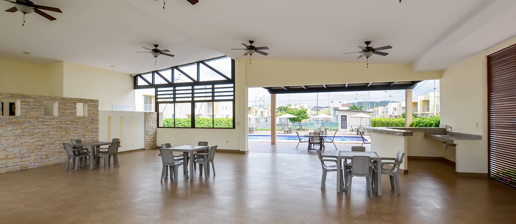 GeoBienes - Casa en alquiler en urbanización Arboletta sector Vía a Daule - Plusvalia Guayaquil Casas de venta y alquiler Inmobiliaria Ecuador