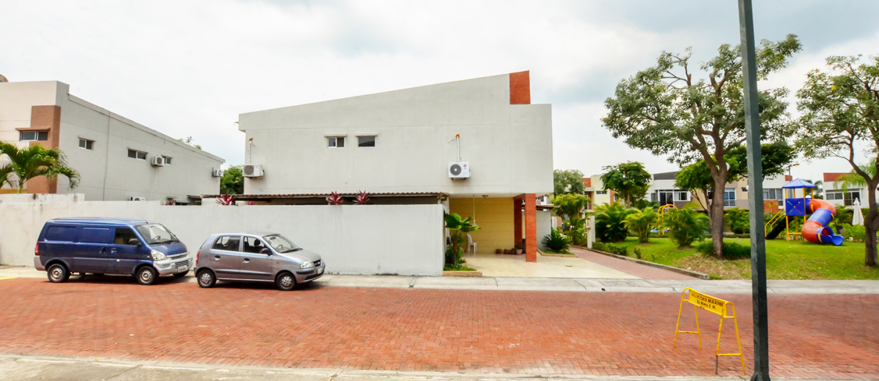 Casa en Alquiler en Urbanización Belo Horizonte sector Vía a la Costa GeoBienes - Casa en Alquiler en Urbanización Belo Horizonte sector Vía a la Costa - Plusvalia Guayaquil Casas de venta y alquiler Inmobiliaria Ecuador