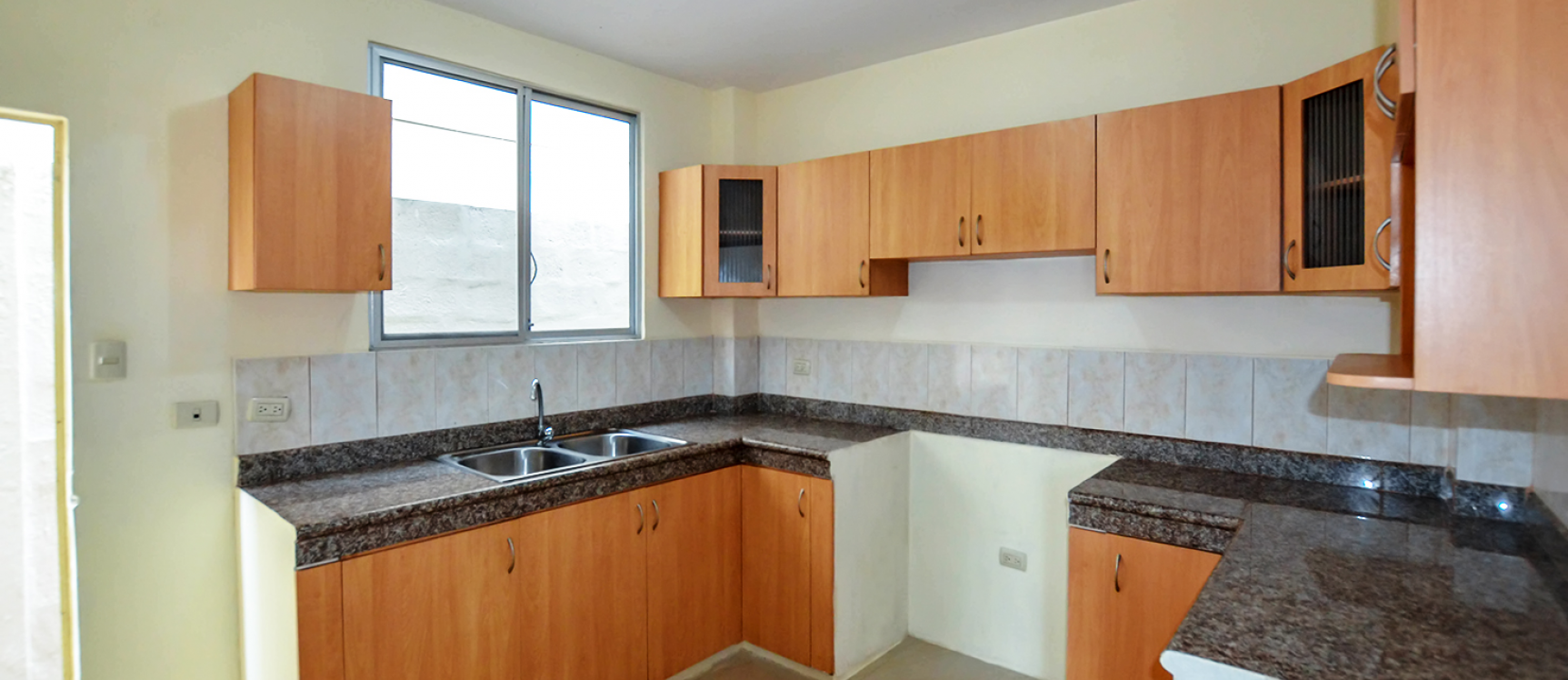 Casa en Alquiler en Urbanización Belo Horizonte sector Vía a la Costa GeoBienes - Casa en Alquiler en Urbanización Belo Horizonte sector Vía a la Costa - Plusvalia Guayaquil Casas de venta y alquiler Inmobiliaria Ecuador
