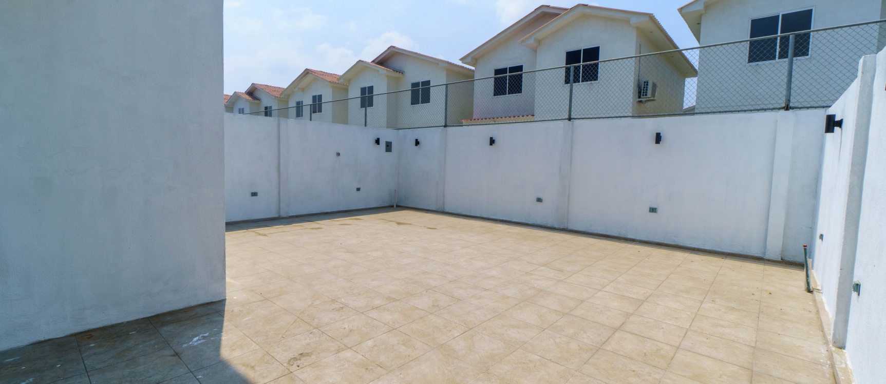 Casa en alquiler en Urbanización Casa Laguna, vía La Aurora. GeoBienes - Casa en alquiler en Urbanización Casa Laguna, vía La Aurora. - Plusvalia Guayaquil Casas de venta y alquiler Inmobiliaria Ecuador