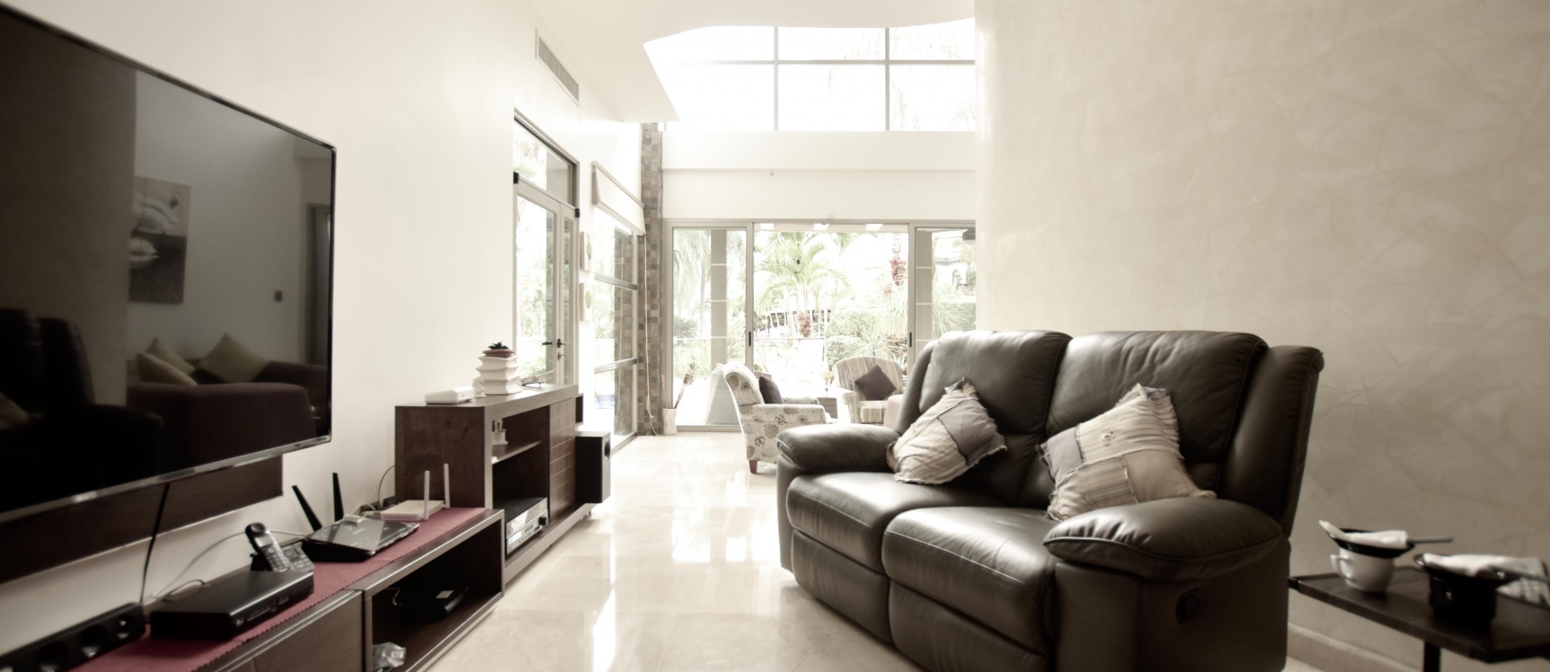 Casa en alquiler en urbanización Laguna del Sol, Samborondón GeoBienes - Casa en alquiler en urbanización Laguna del Sol, Samborondón - Plusvalia Guayaquil Casas de venta y alquiler Inmobiliaria Ecuador