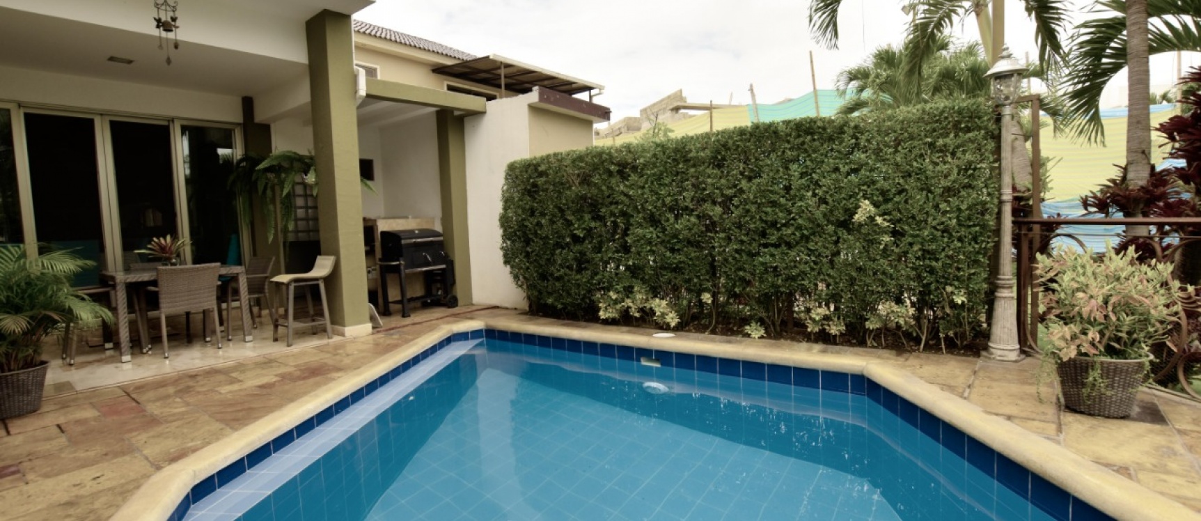 Casa en alquiler en urbanización Laguna del Sol, Samborondón GeoBienes - Casa en alquiler en urbanización Laguna del Sol, Samborondón - Plusvalia Guayaquil Casas de venta y alquiler Inmobiliaria Ecuador