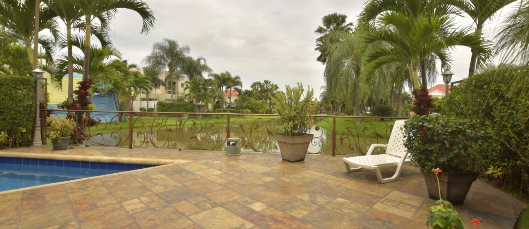 GeoBienes - Casa en alquiler en urbanización Laguna del Sol, Samborondón - Plusvalia Guayaquil Casas de venta y alquiler Inmobiliaria Ecuador