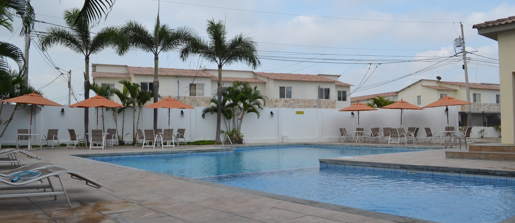 GeoBienes - Casa en venta en urbanización Malaga II  Via Salitre - Samborondon    - Plusvalia Guayaquil Casas de venta y alquiler Inmobiliaria Ecuador