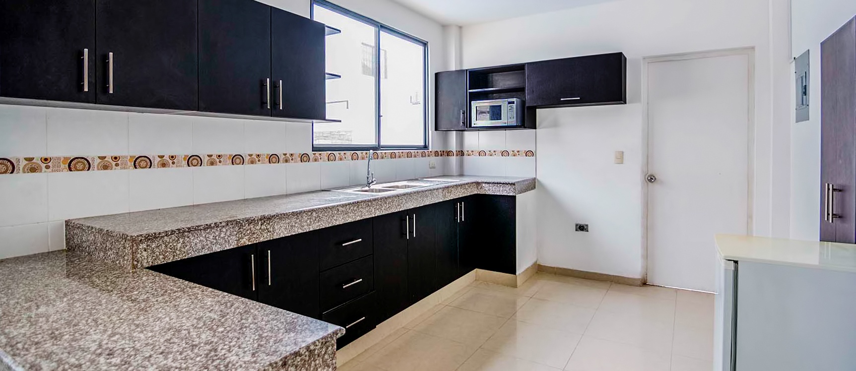 GeoBienes - Casa en alquiler en Urbanización Napoli vía a Samborondón - Plusvalia Guayaquil Casas de venta y alquiler Inmobiliaria Ecuador