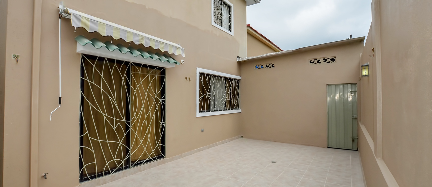 Casa en alquiler en urbanización Portal al Sol sector Vía a la Costa GeoBienes - Casa en alquiler en urbanización Portal al Sol sector Vía a la Costa - Plusvalia Guayaquil Casas de venta y alquiler Inmobiliaria Ecuador