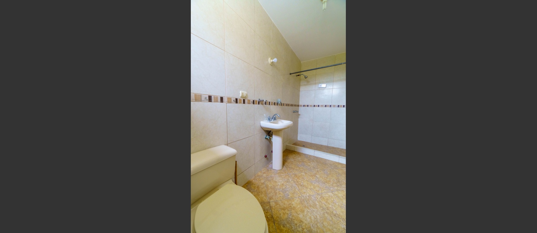 Casa en alquiler en Urbanización Portal al Sol, Vía a la Costa GeoBienes - Casa en alquiler en Urbanización Portal al Sol, Vía a la Costa - Plusvalia Guayaquil Casas de venta y alquiler Inmobiliaria Ecuador