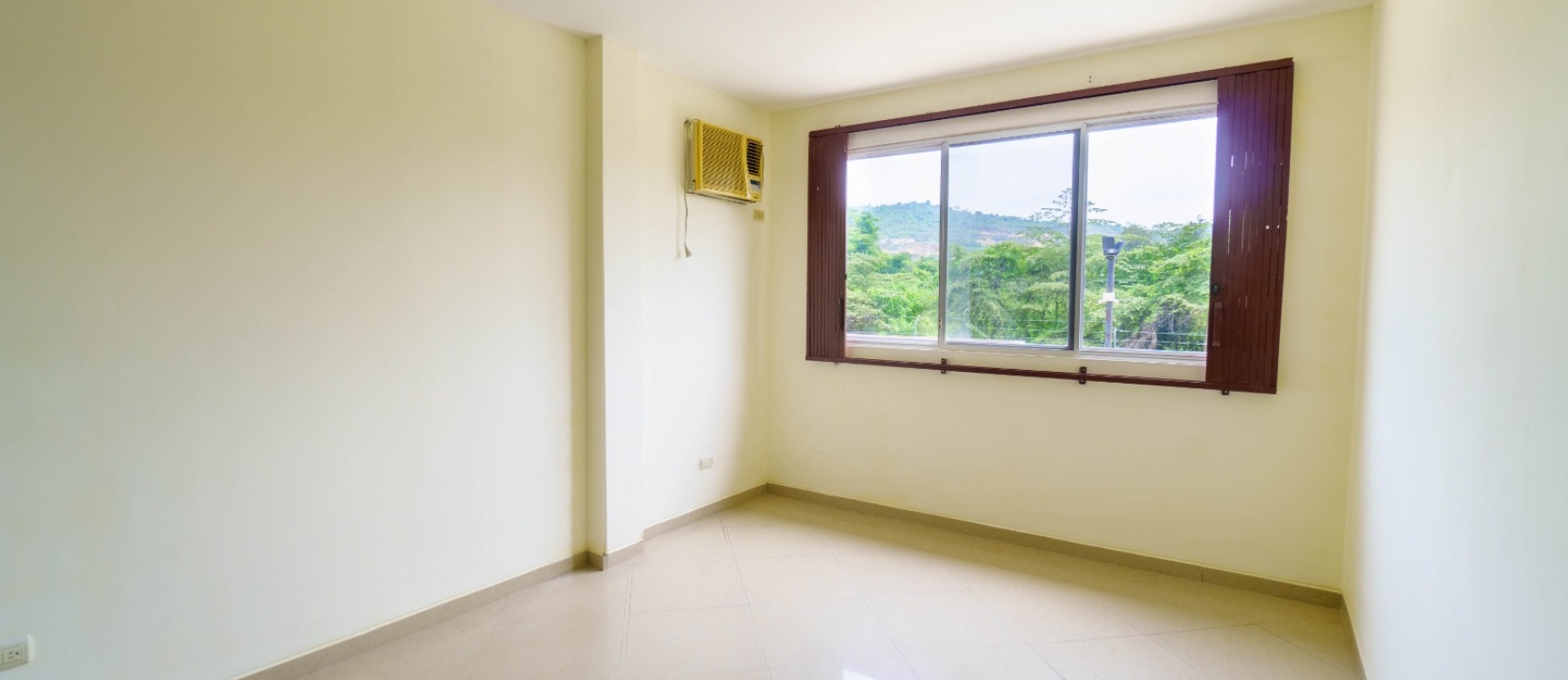 Casa en alquiler en Urbanización Portal al Sol, Vía a la Costa GeoBienes - Casa en alquiler en Urbanización Portal al Sol, Vía a la Costa - Plusvalia Guayaquil Casas de venta y alquiler Inmobiliaria Ecuador