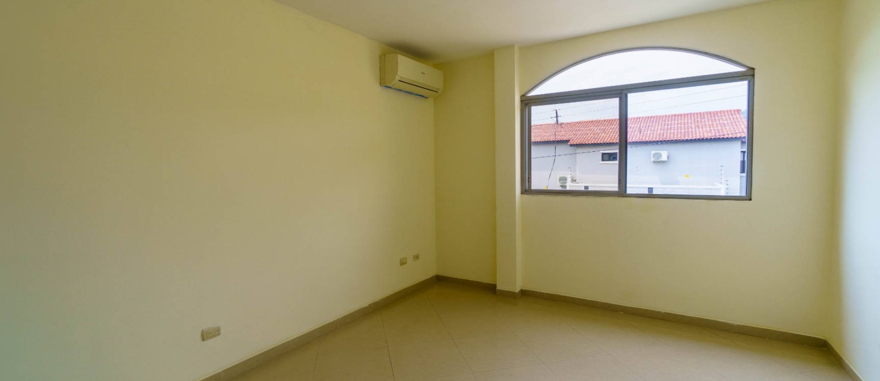 Casa en alquiler en Urbanización Portal al Sol, Vía a la Costa GeoBienes - Casa en alquiler en Urbanización Portal al Sol, Vía a la Costa - Plusvalia Guayaquil Casas de venta y alquiler Inmobiliaria Ecuador