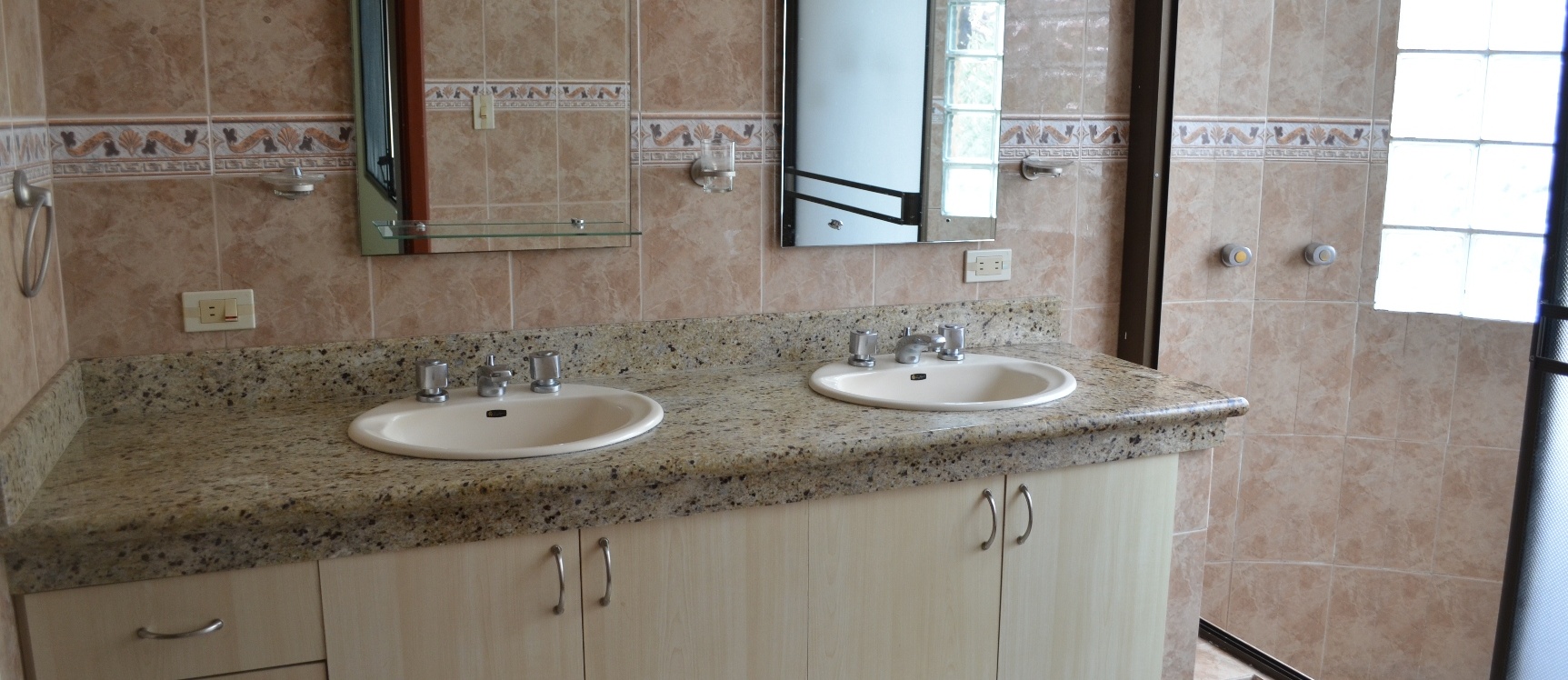 Casa en alquiler en urbanización Puerto Azul Via a la costa GeoBienes - Casa en alquiler en urbanización Puerto Azul Via a la costa - Plusvalia Guayaquil Casas de venta y alquiler Inmobiliaria Ecuador