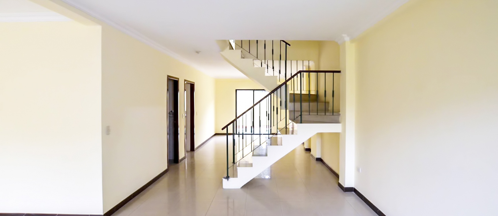 Casa en Alquiler en Urbanización Villa Club etp. Floral sector Vía Samborondón GeoBienes - Casa en Alquiler en Urbanización Villa Club etp. Floral sector Vía Samborondón - Plusvalia Guayaquil Casas de venta y alquiler Inmobiliaria Ecuador
