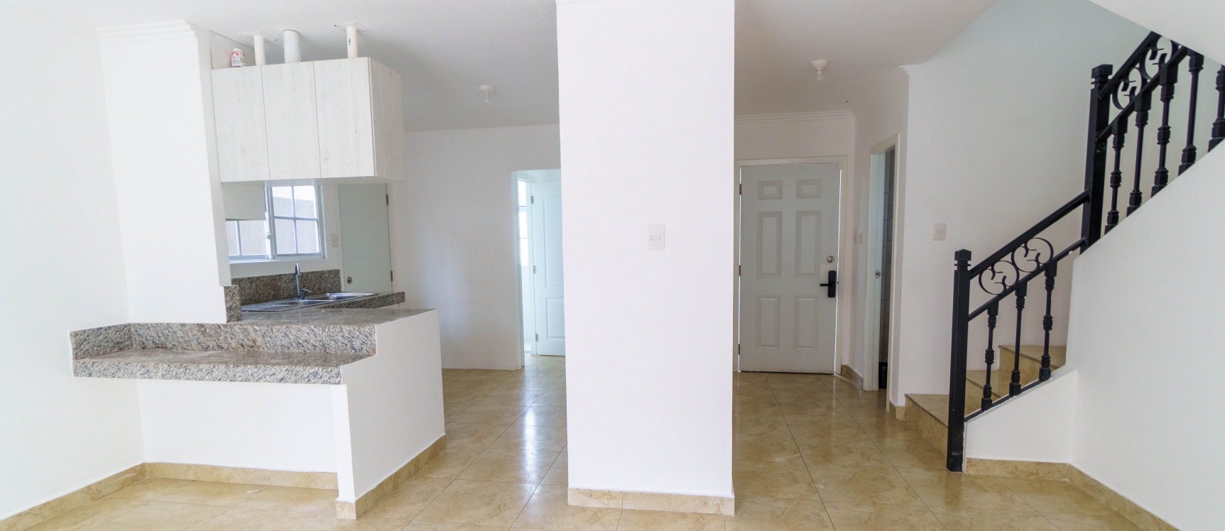 Casa en alquiler ubicada en Casa Laguna, Av. Febres Cordero. GeoBienes - Casa en alquiler ubicada en Casa Laguna, Av. Febres Cordero. - Plusvalia Guayaquil Casas de venta y alquiler Inmobiliaria Ecuador