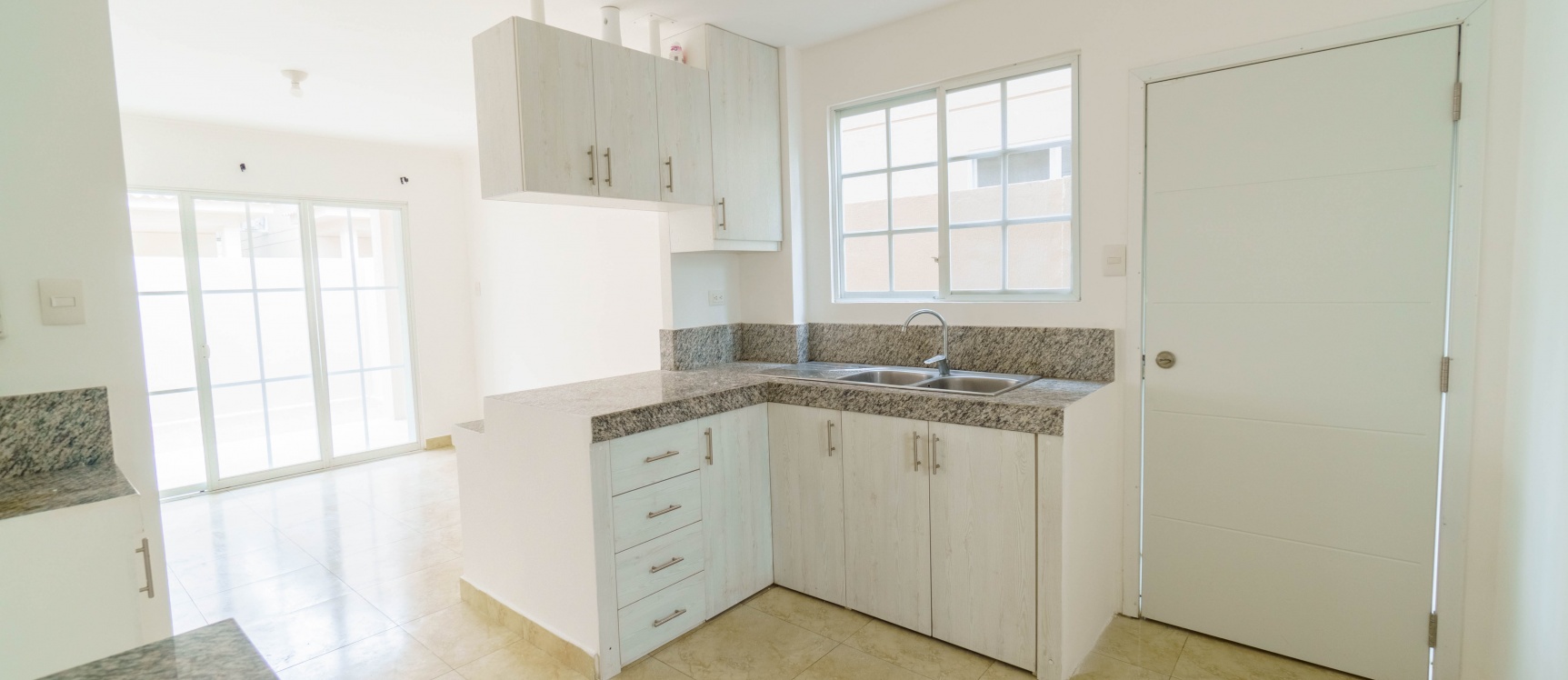 Casa en alquiler ubicada en Casa Laguna, Av. Febres Cordero. GeoBienes - Casa en alquiler ubicada en Casa Laguna, Av. Febres Cordero. - Plusvalia Guayaquil Casas de venta y alquiler Inmobiliaria Ecuador