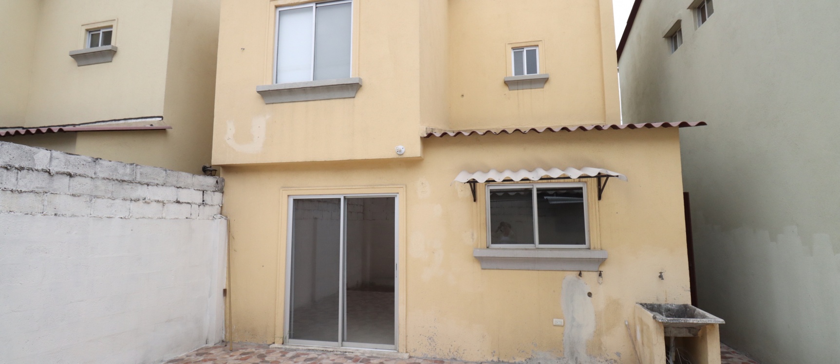 Casa en alquiler ubicada en la Urbanización La Rioja, Etapa Almeria GeoBienes - Casa en alquiler ubicada en la Urbanización La Rioja, Etapa Almeria - Plusvalia Guayaquil Casas de venta y alquiler Inmobiliaria Ecuador