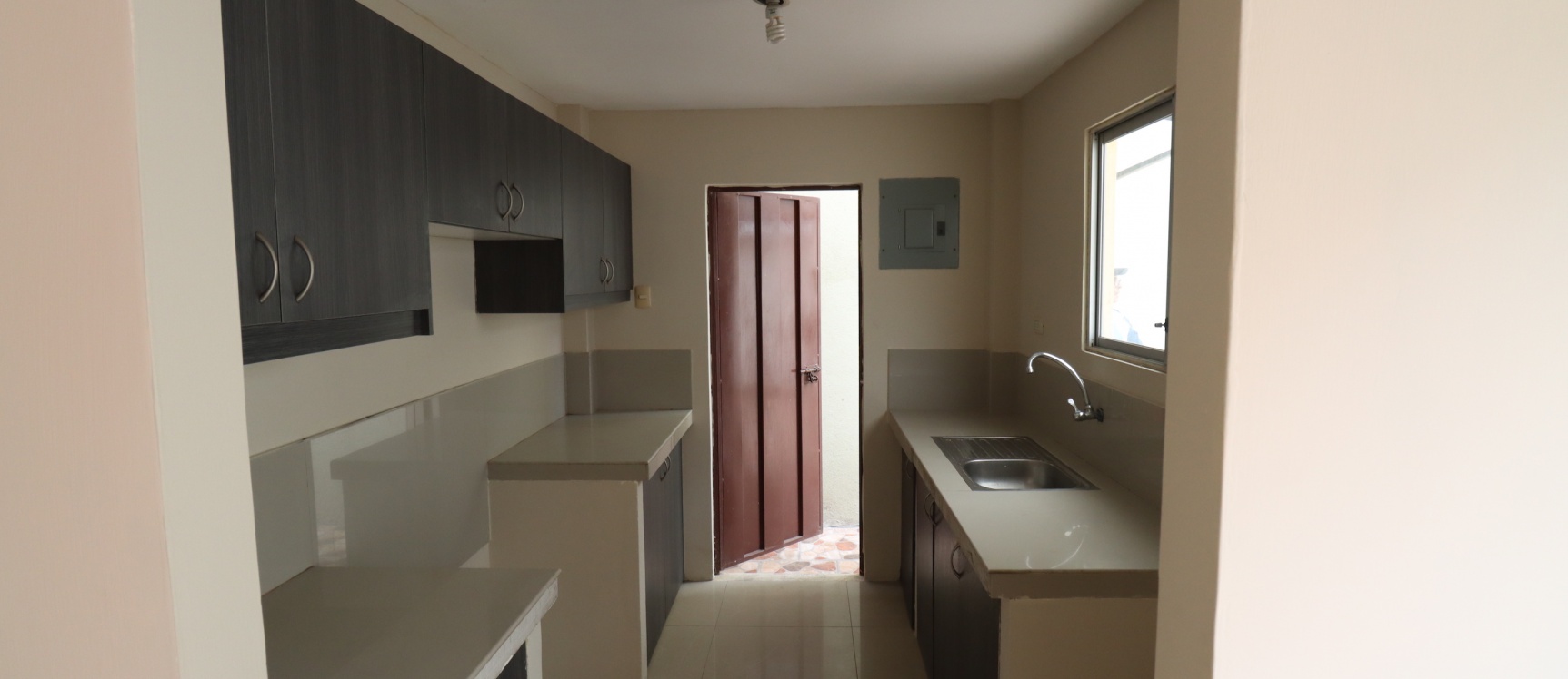 Casa en alquiler ubicada en la Urbanización La Rioja, Etapa Almeria GeoBienes - Casa en alquiler ubicada en la Urbanización La Rioja, Etapa Almeria - Plusvalia Guayaquil Casas de venta y alquiler Inmobiliaria Ecuador