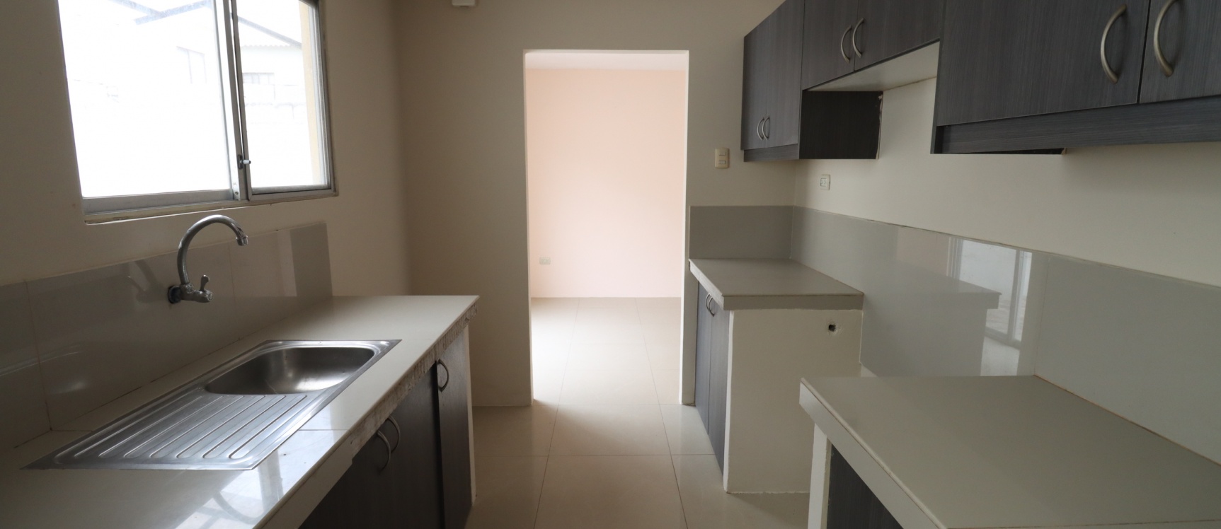 Casa en alquiler ubicada en la Urbanización La Rioja, Etapa Almeria GeoBienes - Casa en alquiler ubicada en la Urbanización La Rioja, Etapa Almeria - Plusvalia Guayaquil Casas de venta y alquiler Inmobiliaria Ecuador