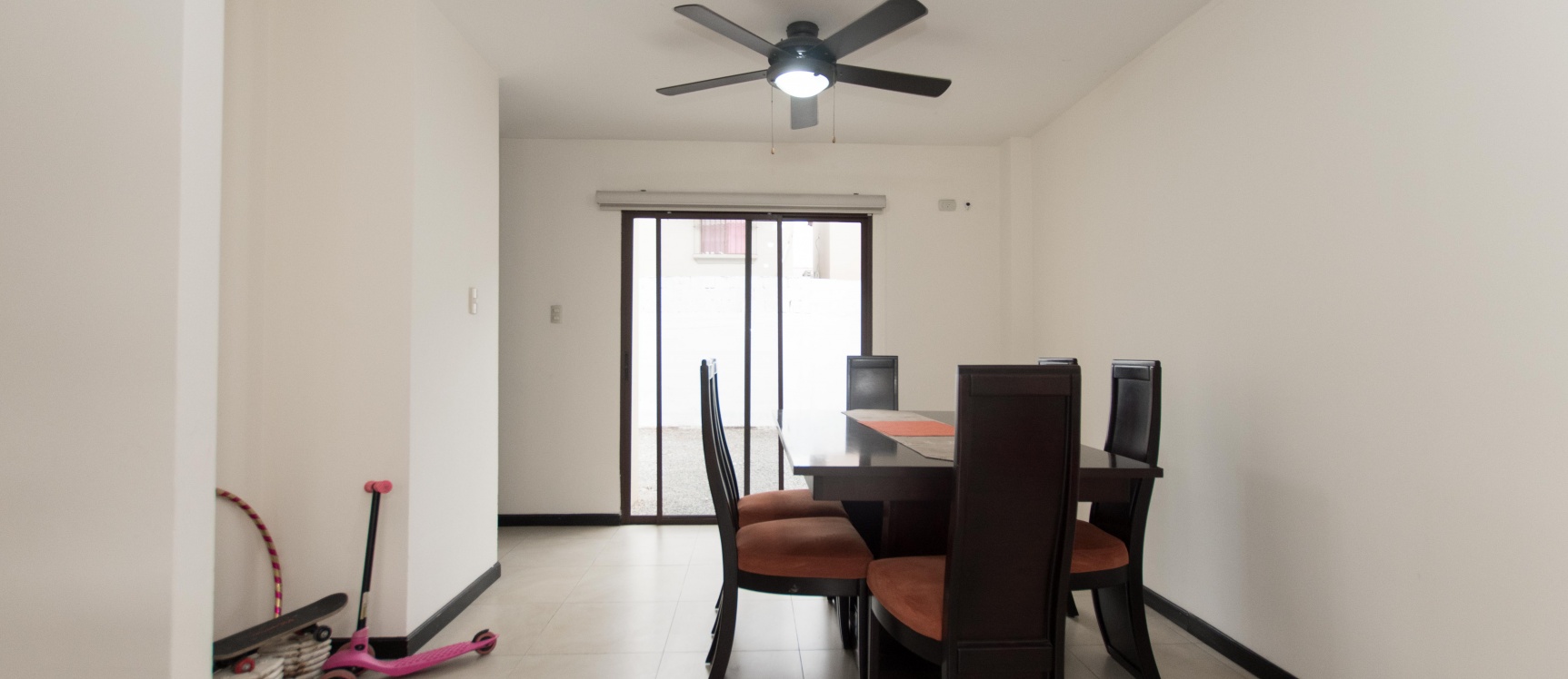 Casa en alquiler ubicada en la Urbanización La Rioja, Etapa Bolonia GeoBienes - Casa en alquiler ubicada en la Urbanización La Rioja, Etapa Bolonia - Plusvalia Guayaquil Casas de venta y alquiler Inmobiliaria Ecuador