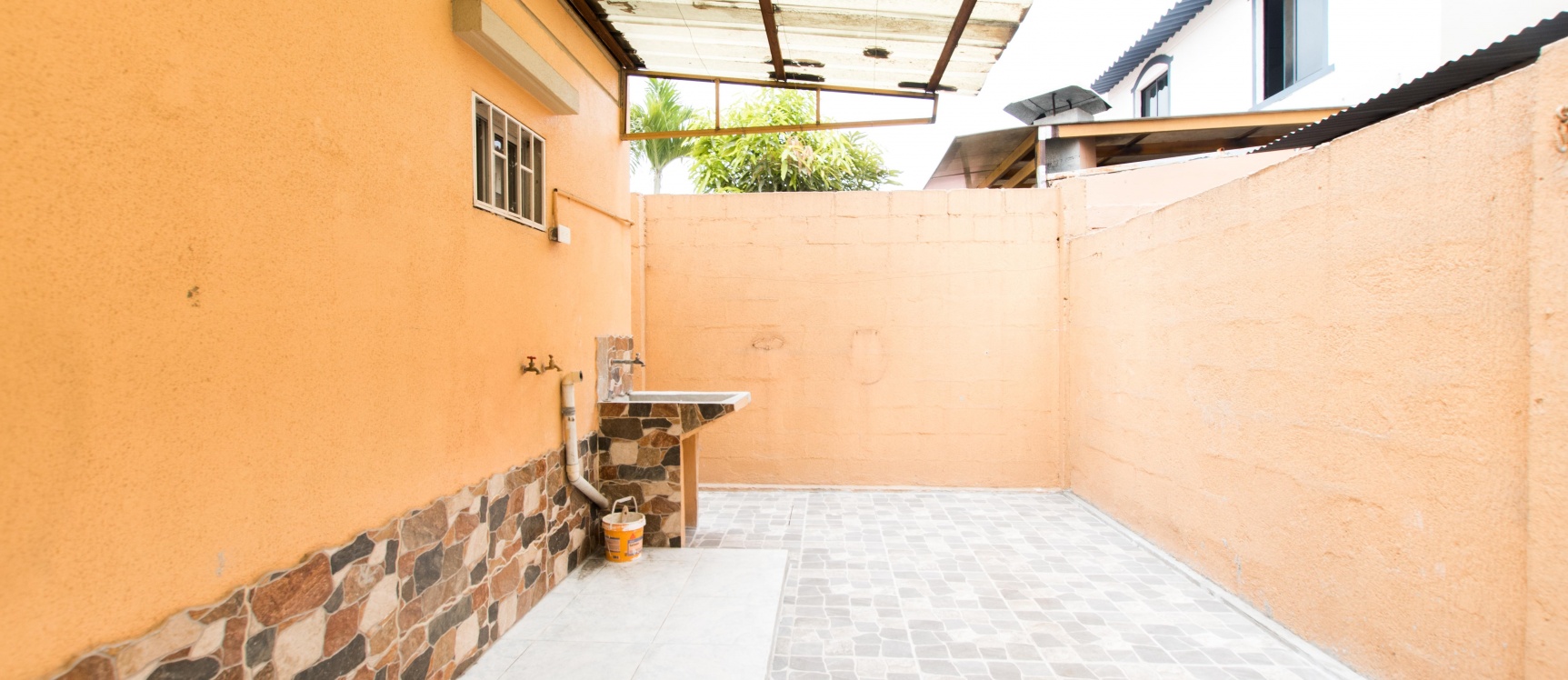 GeoBienes - Casa en alquiler ubicada en la Urbanización Metropolis II - Plusvalia Guayaquil Casas de venta y alquiler Inmobiliaria Ecuador