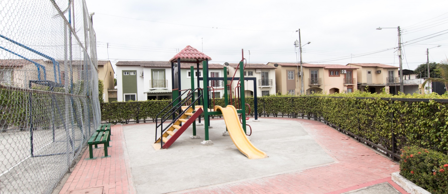 GeoBienes - Casa en alquiler ubicada en la Urbanización Metropolis II - Plusvalia Guayaquil Casas de venta y alquiler Inmobiliaria Ecuador