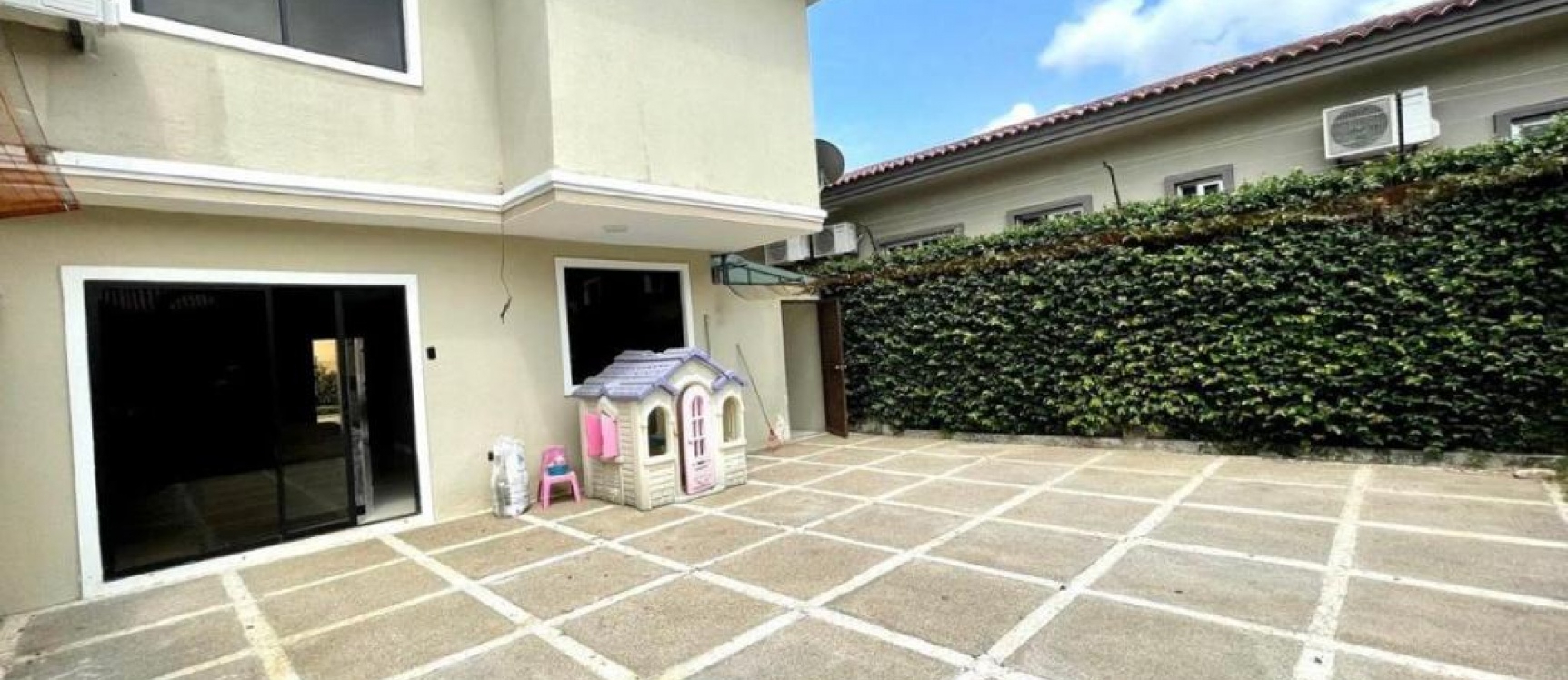 Casa en alquiler ubicada en la Urbanización Portofino, Vía a la Costa GeoBienes - Casa en alquiler ubicada en la Urbanización Portofino, Vía a la Costa - Plusvalia Guayaquil Casas de venta y alquiler Inmobiliaria Ecuador