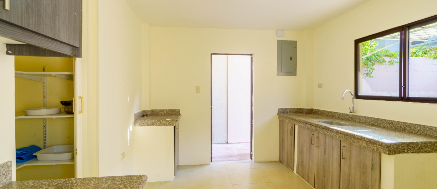Casa en alquiler ubicada en Urb. La Rioja, La Aurora GeoBienes - Casa en alquiler ubicada en Urb. La Rioja, La Aurora - Plusvalia Guayaquil Casas de venta y alquiler Inmobiliaria Ecuador